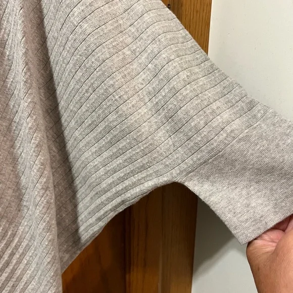 CAbi Gray V-Neck Top - Picture 11 of 12